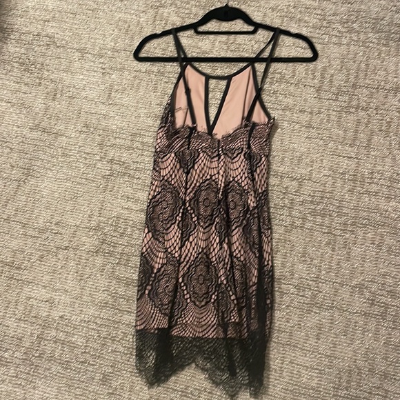 LF Dream State Lace Bodycon dress size XS - Picture 4 of 5